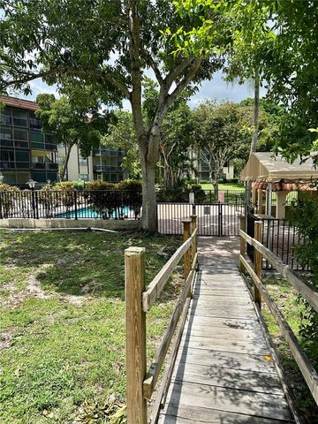 6201 N Falls Cir Drive 212, Lauderhill, FL 33319