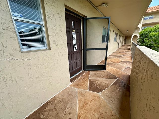 6201 N Falls Cir Drive 212, Lauderhill, FL 33319