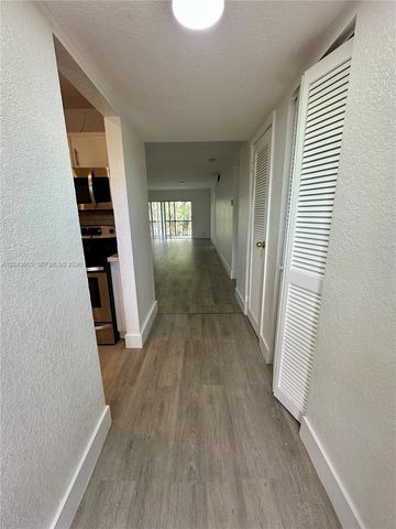 6201 N Falls Cir Drive 212, Lauderhill, FL 33319