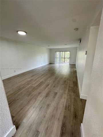 6201 N Falls Cir Drive 212, Lauderhill, FL 33319