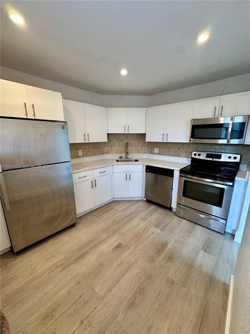 6201 N Falls Cir Drive 212, Lauderhill, FL 33319