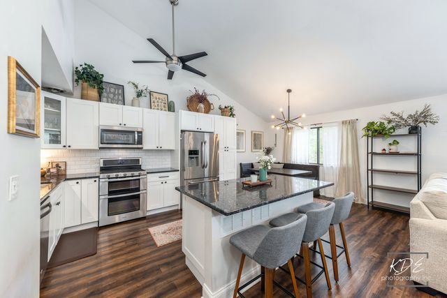 3S407 Chestnut Court, Warrenville, IL 60555