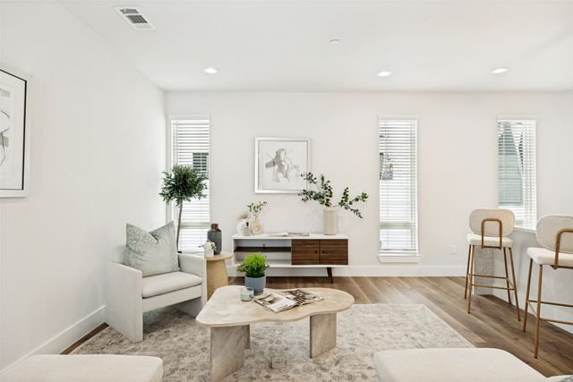 5633 Live Oak Street 103, Dallas, TX 75206