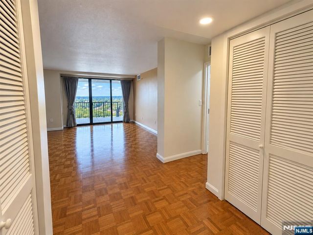 245 Prospect Avenue 16A, Hackensack, NJ 07601