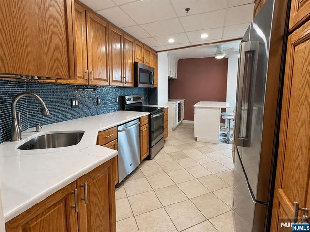 245 Prospect Avenue 16A, Hackensack, NJ 07601