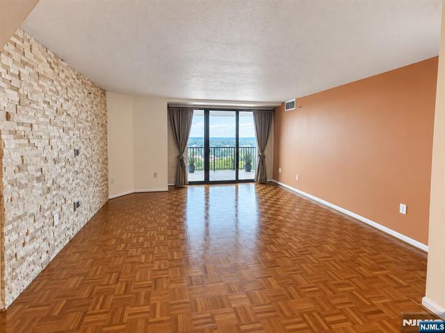 245 Prospect Avenue 16A, Hackensack, NJ 07601