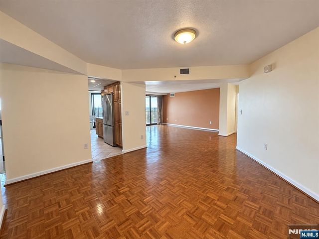 245 Prospect Avenue 16A, Hackensack, NJ 07601