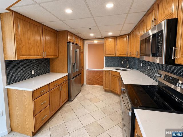245 Prospect Avenue 16A, Hackensack, NJ 07601