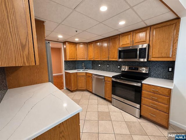 245 Prospect Avenue 16A, Hackensack, NJ 07601