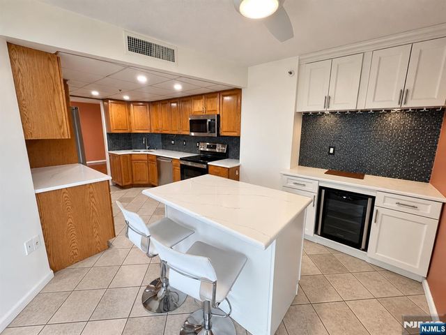 245 Prospect Avenue 16A, Hackensack, NJ 07601