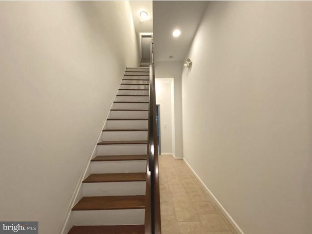 1913 W DIAMOND ST, Philadelphia, PA 19121