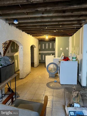 1913 W DIAMOND ST, Philadelphia, PA 19121