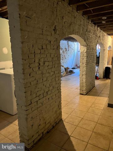 1913 W DIAMOND ST, Philadelphia, PA 19121