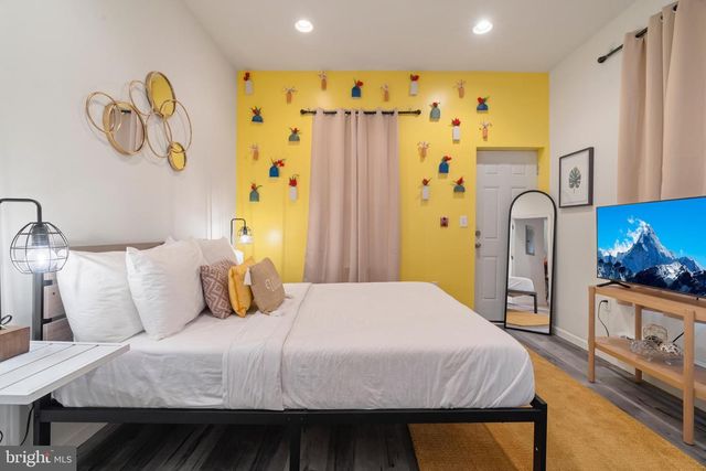 1913 W DIAMOND ST, Philadelphia, PA 19121