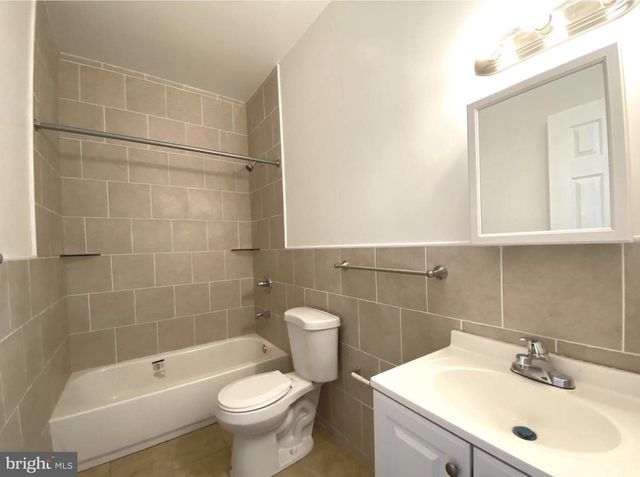 1913 W DIAMOND ST, Philadelphia, PA 19121