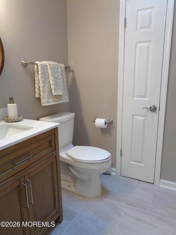 30 Oakengates Drive, Toms River, NJ 08757