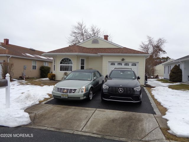 30 Oakengates Drive, Toms River, NJ 08757