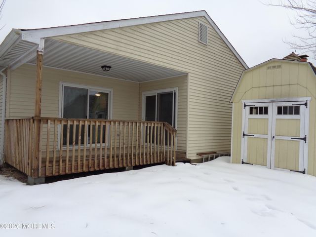 30 Oakengates Drive, Toms River, NJ 08757