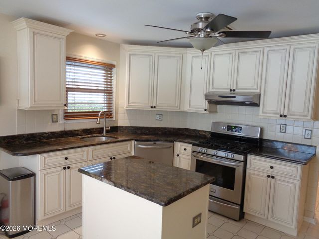 30 Oakengates Drive, Toms River, NJ 08757