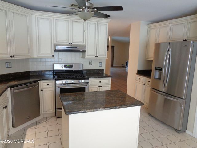 30 Oakengates Drive, Toms River, NJ 08757