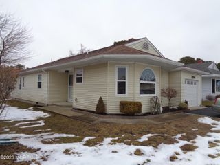 30 Oakengates Drive, Toms River, NJ 08757