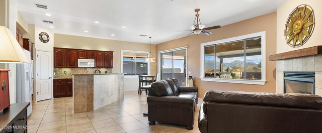 1175 W Calle Artistica, Green Valley, AZ 85614