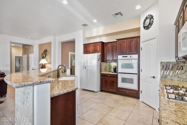 1175 W Calle Artistica, Green Valley, AZ 85614