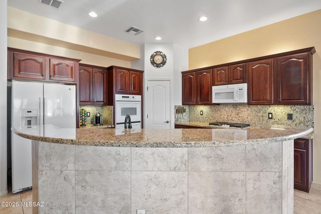 1175 W Calle Artistica, Green Valley, AZ 85614