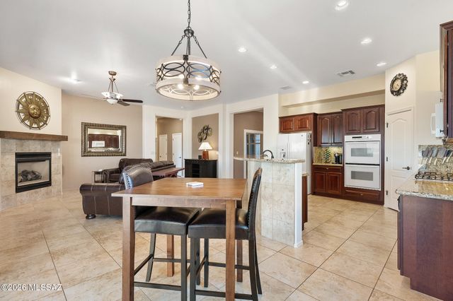 1175 W Calle Artistica, Green Valley, AZ 85614