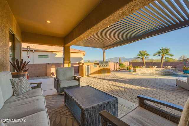 1175 W Calle Artistica, Green Valley, AZ 85614