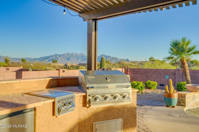 1175 W Calle Artistica, Green Valley, AZ 85614