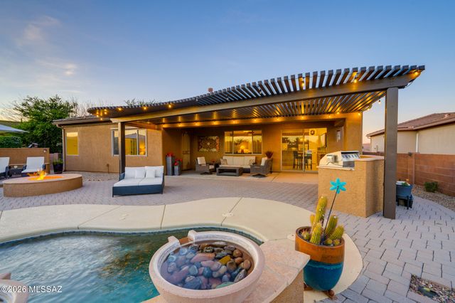 1175 W Calle Artistica, Green Valley, AZ 85614