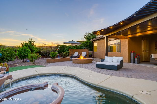 1175 W Calle Artistica, Green Valley, AZ 85614