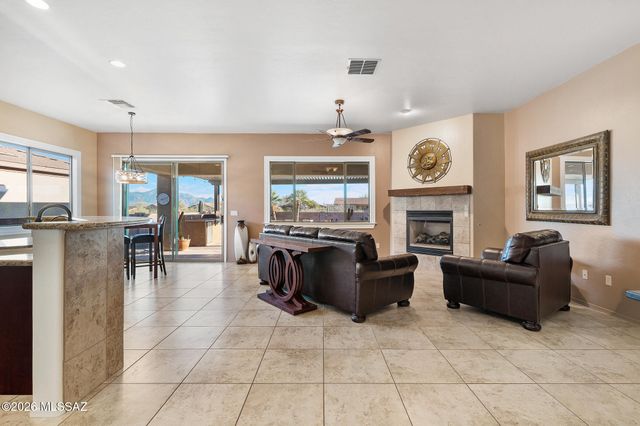 1175 W Calle Artistica, Green Valley, AZ 85614