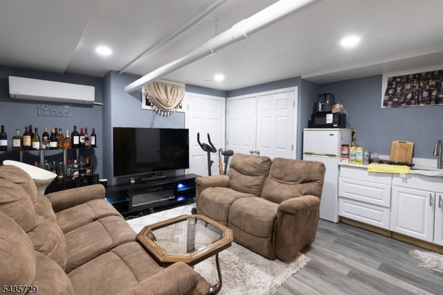 350 New St, Newark City, NJ 07103