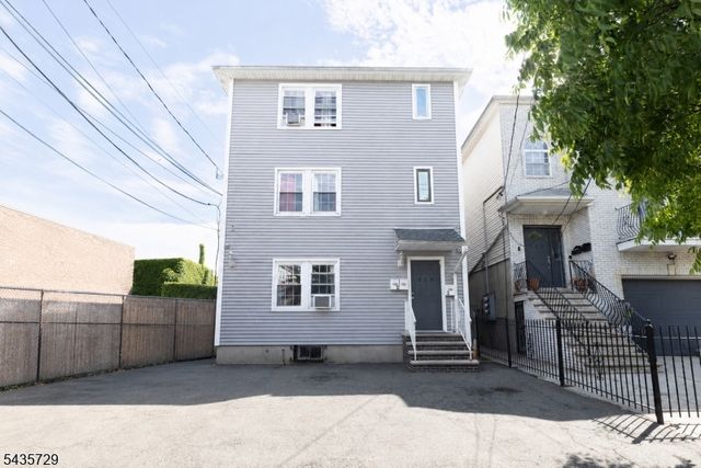 350 New St, Newark City, NJ 07103