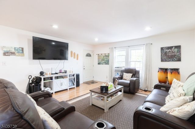 350 New St, Newark City, NJ 07103