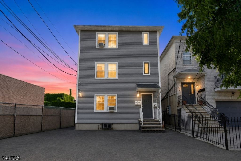 350 New St, Newark City, NJ 07103
