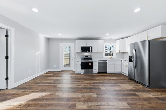 131 Napier Dr, Columbia, TN 38401