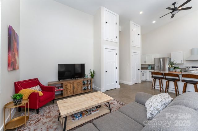 25 Nelon Road, Asheville, NC 28804