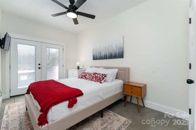 25 Nelon Road, Asheville, NC 28804