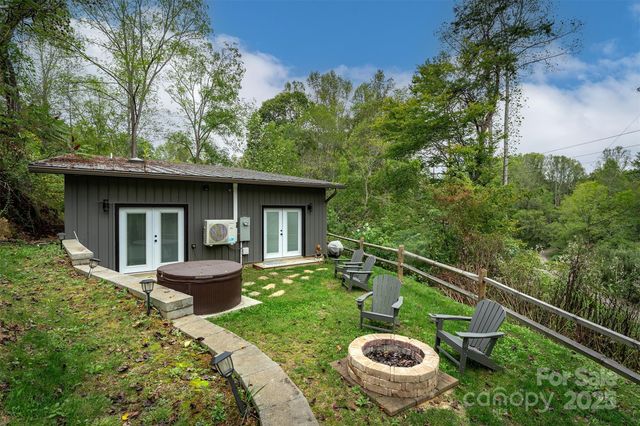 25 Nelon Road, Asheville, NC 28804