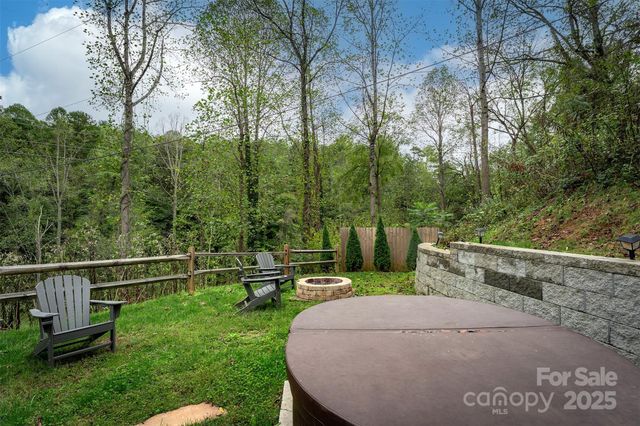 25 Nelon Road, Asheville, NC 28804