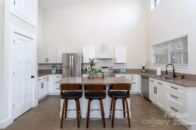 25 Nelon Road, Asheville, NC 28804