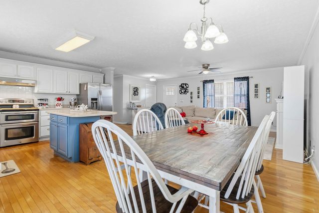 824 Walnut Road, Lily, KY 40740