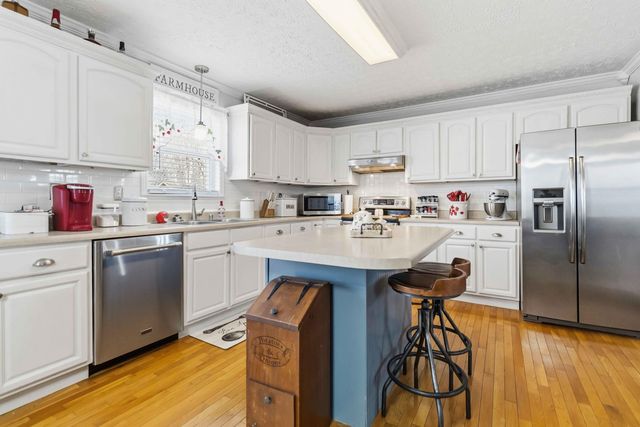 824 Walnut Road, Lily, KY 40740