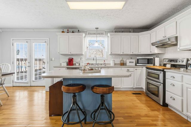 824 Walnut Road, Lily, KY 40740