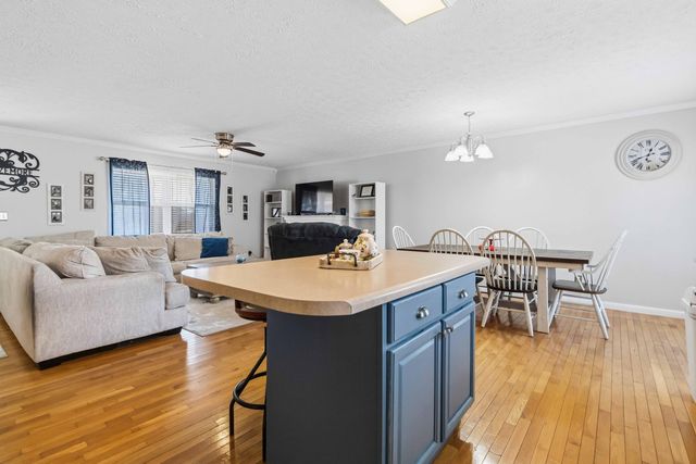 824 Walnut Road, Lily, KY 40740