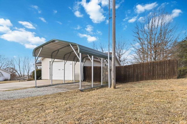 824 Walnut Road, Lily, KY 40740