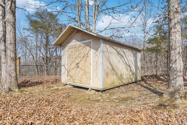 824 Walnut Road, Lily, KY 40740